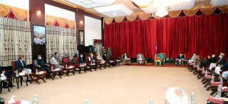 शीर्ष नेतालाई शीतलनिवास बोलाएर राष्ट्रपतिले के भनिन् ?