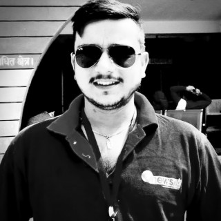 आफैंले चलाएको कार दुर्घटना हुँदा पत्रकारको मृत्यु