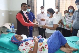 नेपाली जन - सम्पर्क समितीद्वारा क्यान्सर पीडितलाई एक लाख भन्दा बढी आर्थिक सहयोग