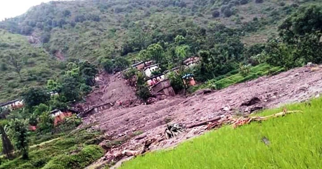 पहिरोमा वेपत्ता तीनजनाको शव भेटियो, चारजनाको खोजी जारी