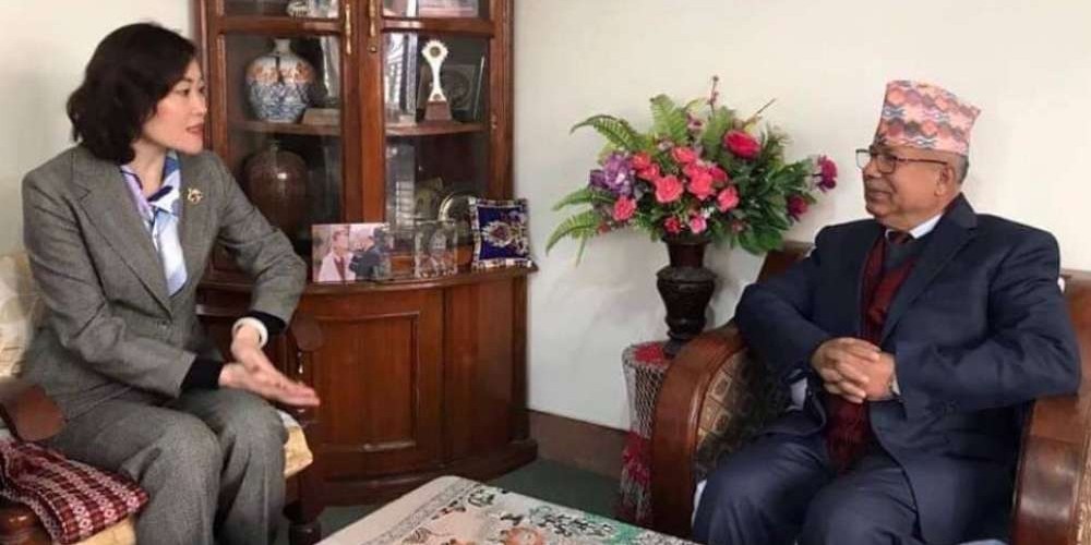 चिनियाँ राजदूत र माधव नेपाल  बिच भेट बार्ता