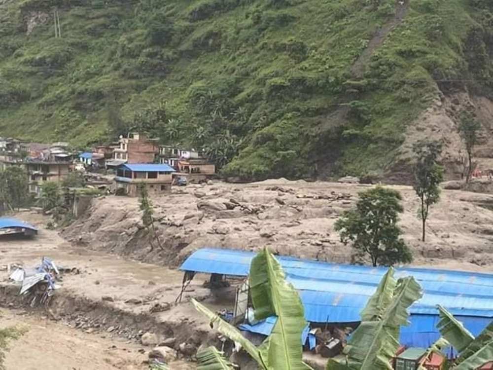 सिन्धुपाल्चोक बाह्रबिसेमा भीषण बाढी,  २ को मृत्यु, १९ बेपत्ता, खोजीकार्य जारी