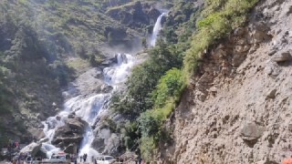 रुप्से झरनामा आएको बाढीले पक्कीपुल सहित बस र घर बगायो