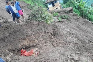 रुकुमपश्चिममा पहिरोले घर बगाउँदा दुईजनाको मृत्यु