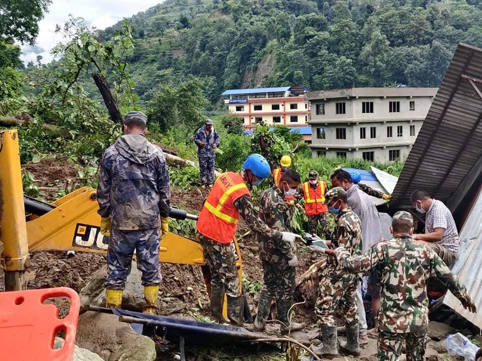 मेलम्ची बजारमा मध्यराति पहिरो खस्दा बेपत्ता ८ जनाको शव फेला
