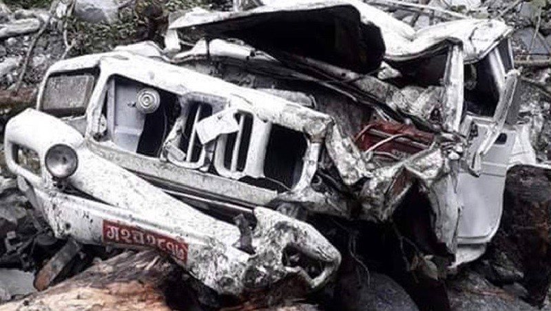 कास्कीको घान्द्रुकमा जीप दुर्घटना हुदाँ चालकको घटनास्थलमै मृत्यु