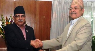 भैँसेपाटीस्थित निवासमै पुगेर अध्यक्ष प्रचण्डले भेटे उपाध्यक्ष गौतमलाई