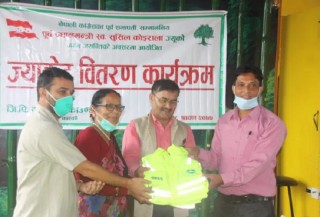 पूर्व प्रधानमन्त्री सुशील कोइरालाको जन्मजयन्ती पारेर कास्कीमा ५० थान प्रेस ज्याकेट प्रदान