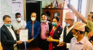 राजश्व हिनामिना गरेको भन्दै तत्काल छानबिन माग गर्दै महानगरलाई काँग्रेस कास्कीको ज्ञापनपत्र