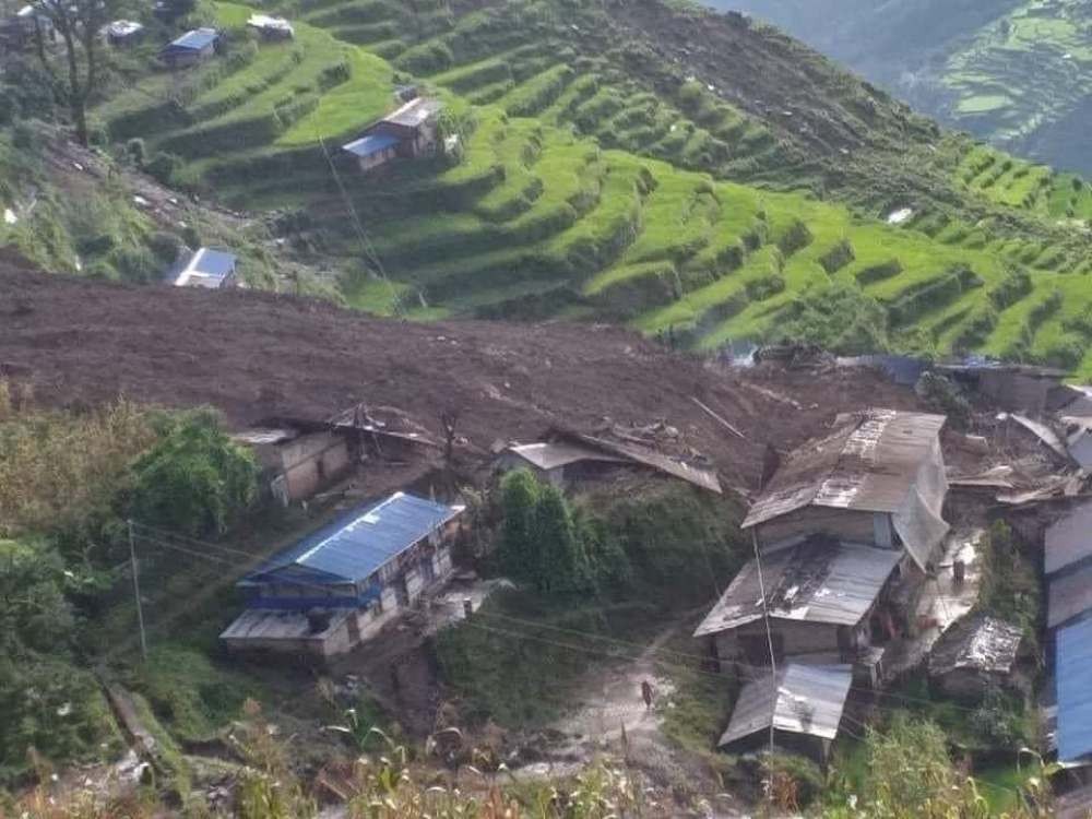 सिन्धुपाल्चोक अपडेट : ३५ जना बेपत्ता, चार घाइतेलाई हेलिकप्टरमार्फत काठमाण्डु पठाइयो