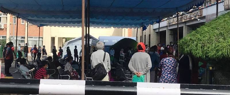 स्वास्थ्यकर्मीलाई कोरोना संक्रमण देखिएपछि त्रिवि शिक्षण अस्पतालले बन्द गर्यो अधिकांश सेवा