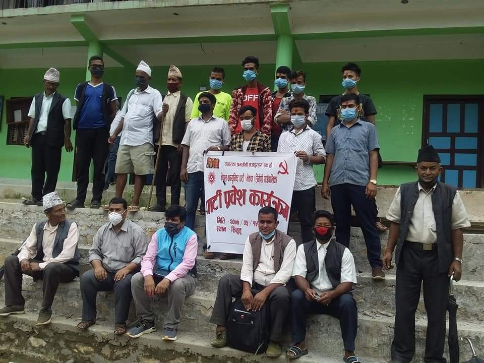 रुकुम त्रिबेणीमा काङ्ग्रेस परित्याग गरि ११ जना नेकपा प्रवेश 