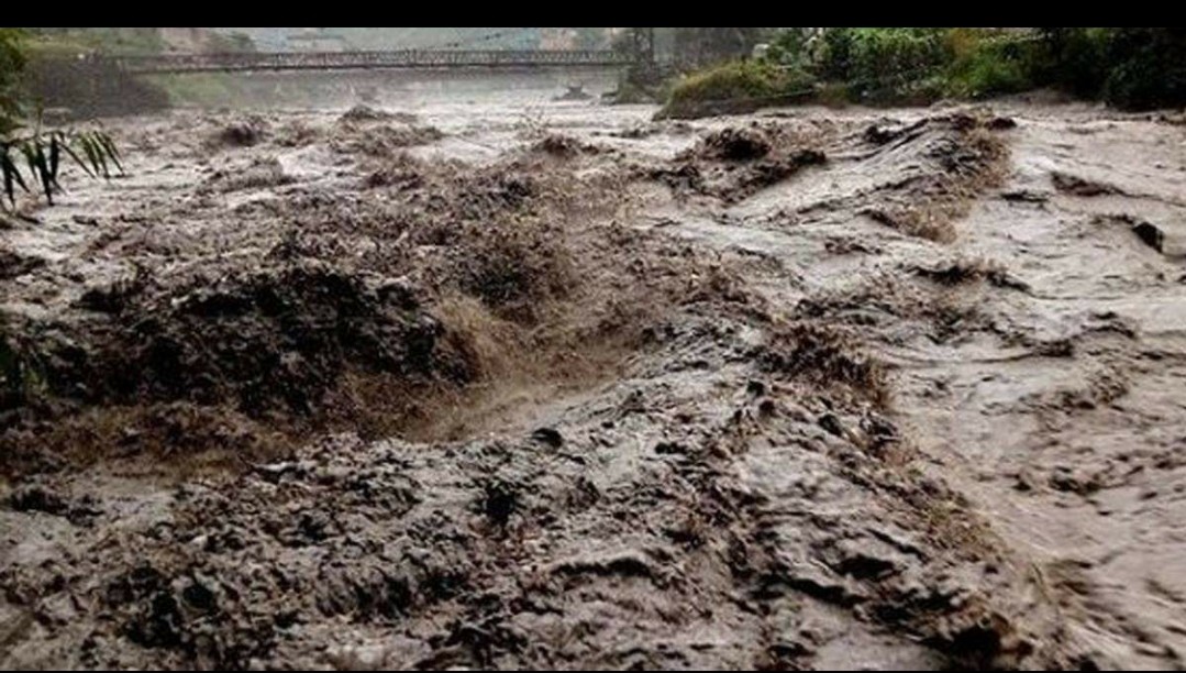 ढोरपाटन भुजीखोलामा बाढीले १५ घरभन्दा बढी बगायो, १२ जना सम्पर्क बिहीन