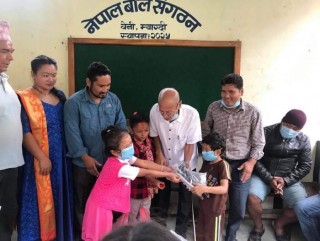 जन्मदिनको अबसरमा अनाथ बालबालिकालाई लत्ताकपडा बितरण