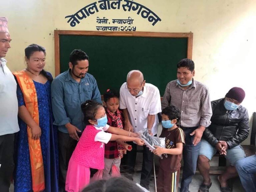 जन्मदिनको अबसरमा अनाथ बालबालिकालाई लत्ताकपडा बितरण