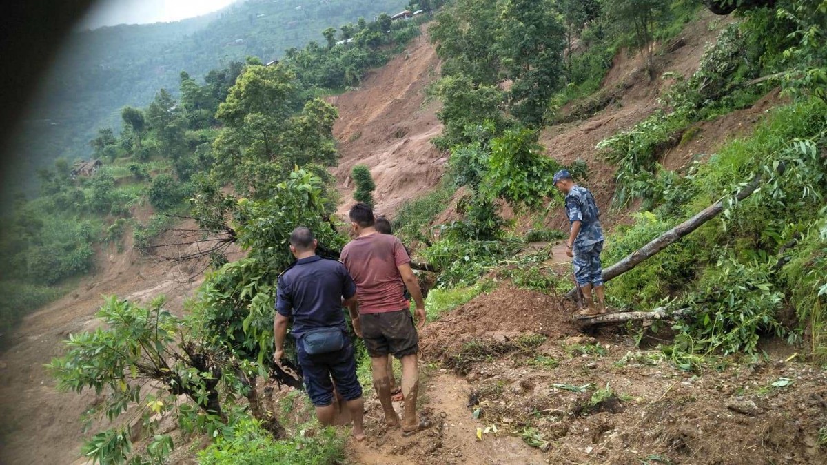 चितवनमा पहिरोमा परी दुई जनाले ज्यान गुमाए,तीन जना वेपत्ता