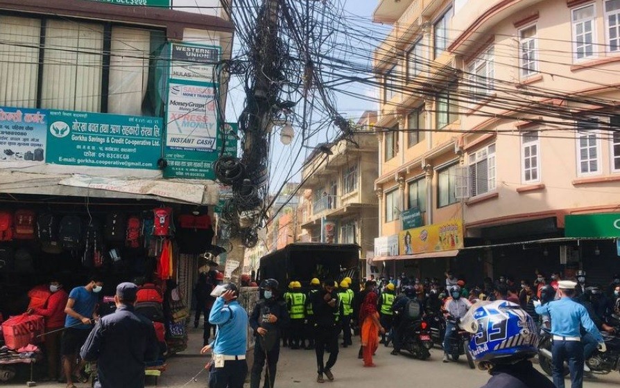 काठमाडौंको सोह्रखुट्टेस्थित एक घरमा ग्यास पड्किएर आगलागी,थप विवरण आउन बाकीँ