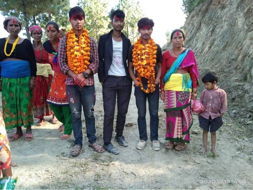 ठाॅटिकाॅध गाॅउपालीका प्रकरण:गिराफ्तार ४ युवालाई स्थानियले गरे भब्य सम्मान
