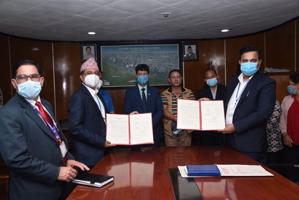काठमाडौँ महानगरपालिकाले कान्ति बालअस्पताललाई एक थान पीसीआर मेसिन दियो