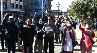२१ दलीय मोर्चाले भारतीय सेनाध्यक्षको नेपाल भ्रमणको विरोध ,माइतीघर मण्डलामा प्रदर्शन