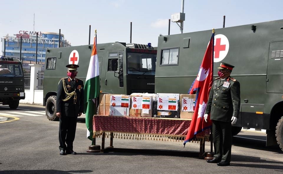 भारतीय सेनाले नेपाली सेनालाई दियो एम्बुलेन्स, भेन्टिलेटर र अन्य स्वास्थ्य सामग्री