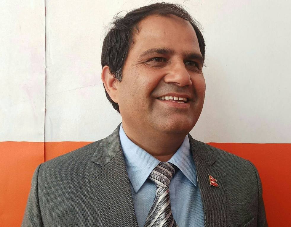 कोरोनाले अवस्था गम्भीर भएपछि कलाकार गजुरेलको आइसियूमा राखेर उपचार