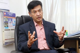 कुलमान घिसिङको ठाउँमा हितेन्द्रदेव शाक्य नियुक्तिको तयारी