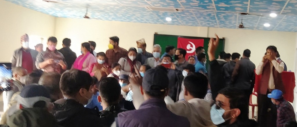सुरेन्द्र पाण्डे सहभागी कार्यक्रममा ओली पक्षको अवरोध