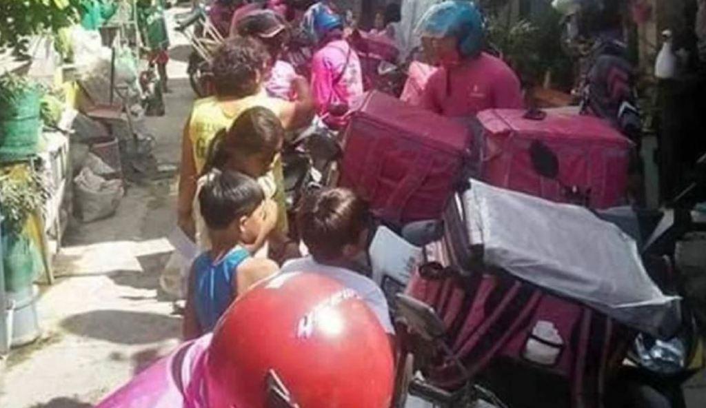 युवतीले गरिन् खानाको अर्डर, डेलिभरीका लागि  ४२ जना केटाहरु पुगे