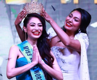 अन्य प्रतिस्पर्धीलाई पछि पार्दै नम्रताले जिते मिस नेपालको उपाधि
