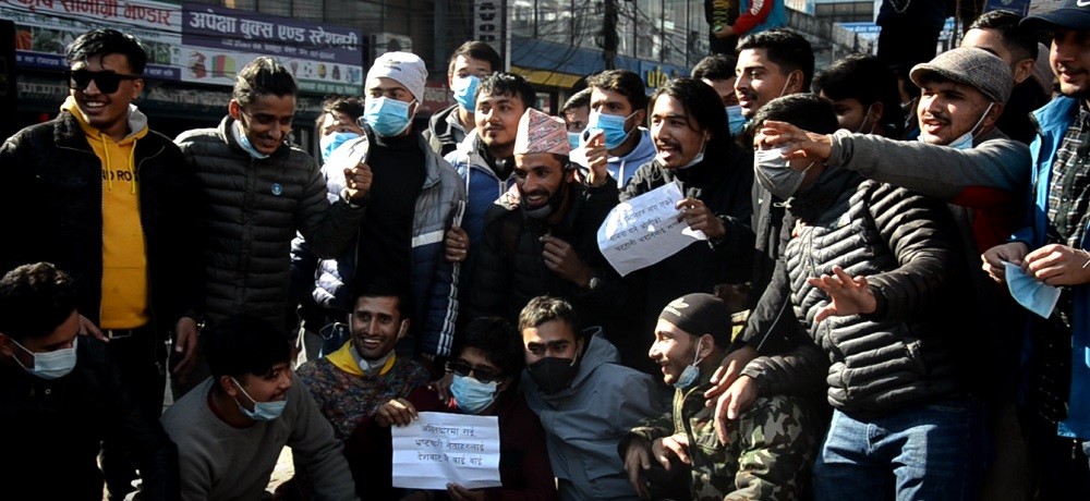 पोखरामा प्रधानमन्त्री केपी शर्मा ओलीको समर्थनमा प्रदर्शन