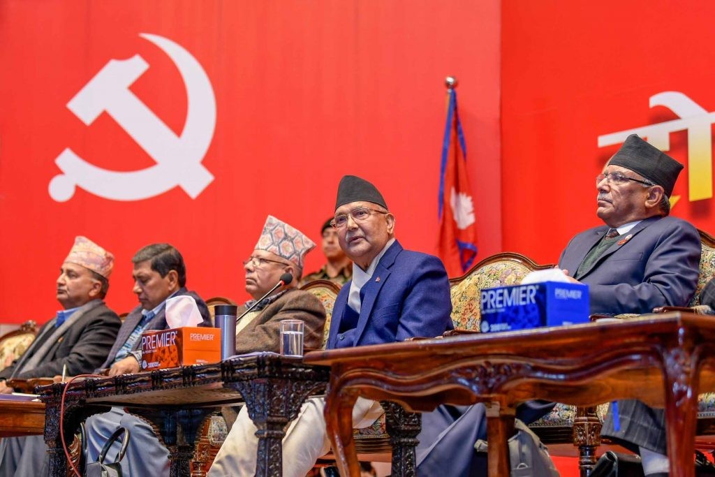चाेइटिँदै ओली : प्रचण्ड–नेपाल दुवै अध्यक्ष, कसको पक्षमा कति केन्द्रीय सदस्य ?