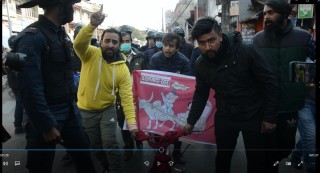 पोखरामा युवा विधार्थीले  गराए  प्रम ओली र राष्ट्रपतिलाई वयलगाडामा सयर