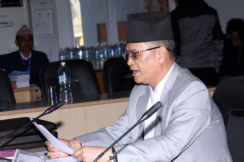 झोक्किदै प्रधानन्यायाधीशले , एक वकिललाई बहसबाट हटाइदिए