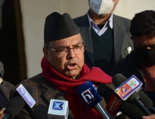 दोस्रो अध्यक्ष झलनाथलाई बनाउन माधवको प्रस्ताव