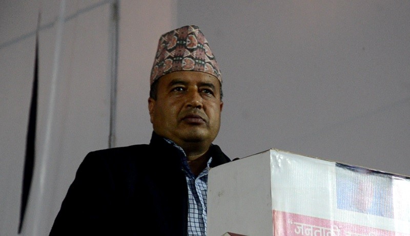महेश बस्नेतले भने,'बाबुराम भट्टराई र झलनाथ खनाल मानासिक रोगी' प्रचण्ड र माधव गद्दार!