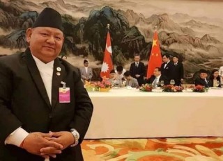 काठको ठेक्कापट्टा गर्ने आले बने बन मन्त्री