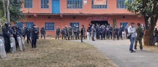 ओली र प्रचण्ड-नेपाल पक्षबीच विवाद, पार्टी कार्यालयमा ताला