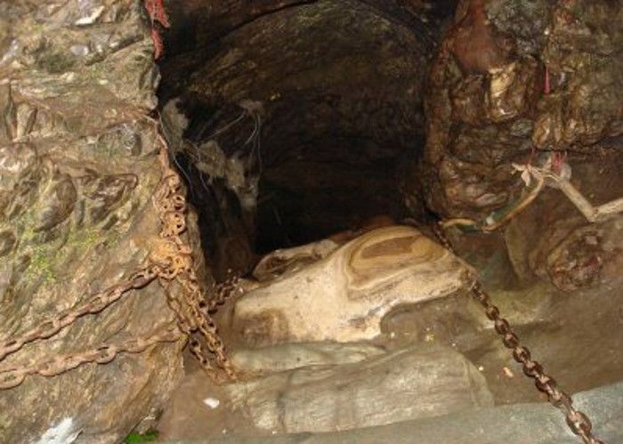 खुला ओडारमा नौ महिनादेखि एकजना अपरिचित बूढी महिलाको बास