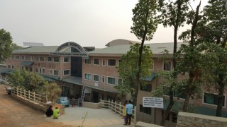 नवजात शिशुको मृत्यु पछि आक्रोशित आफन्तले गरे कीर्तिपुर मोडल अस्पतालमा तोडफोड