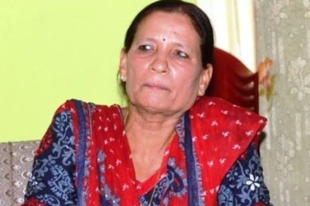 सीता दाहाललाई थप उपचारका लागि प्रचण्ड  मुम्बई जाँदै