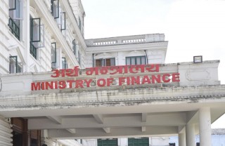 राजस्व संकलनको लक्ष्य भेट्न कठिन हुने