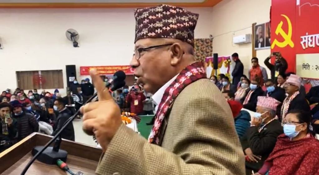 ओलीलाई गुट चलाउनमात्रै आउँछ : माधव कुमार नेपाल