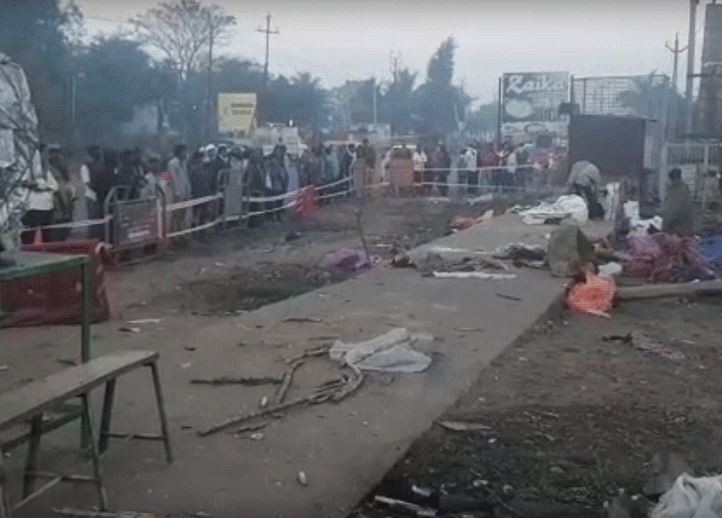 भारतको  गुजरातमा फुटपाथमा सुतिरहेका मानिसहरुलाई ट्रकले कुल्चियो, १३ जनाको मृत्यु