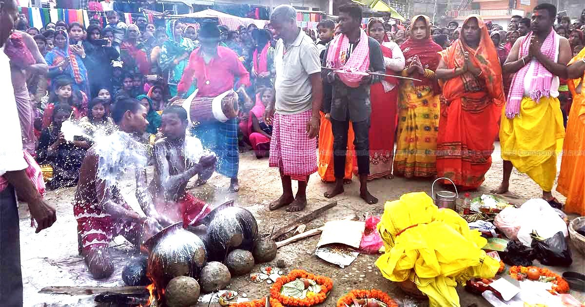 अचम्मकाे पूजा, जहाँ उम्लिरहेको दूधले नुहाइन्छ