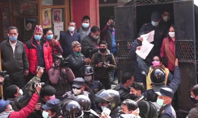 प्रधानमन्त्रीविरुद्ध बालुवाटारमा प्रदर्शन, अधिकारकर्मी पहाडीसहित २६ जना पक्राउ