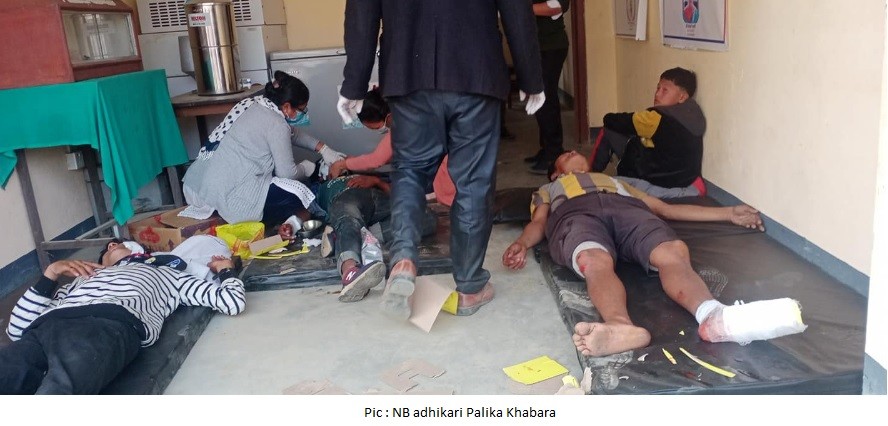 सिन्धुलीमा जन्ती बोकेको ट्रयाक्टर दुर्घटना,एक जनाको मृत्यु ३४ जना घाइते