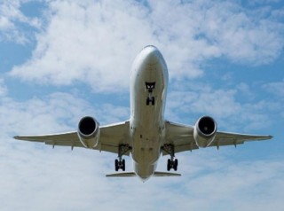 हवाईजहाजको ल्याण्डिङ गियरमा बसेर ५१० किमीको यात्रा