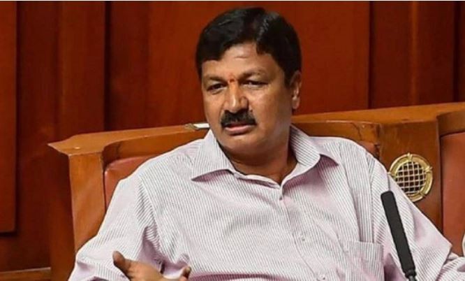 यौन दुर्व्यवहारको आरोप लागेपछि मन्त्रीले दिए राजिनामा