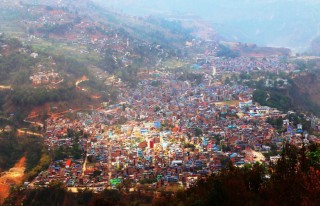 बागलुङका जनप्रतिनिधिहरु कोरोना सङ्क्रमितको घरघरमा पुगेर स्वास्थ्य अवस्था बुझ्न व्यस्त